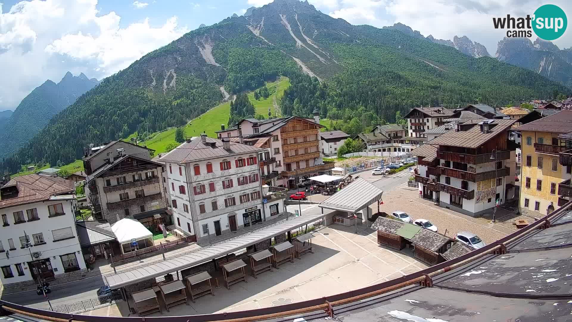 Plaza principal de Forni di Sopra
