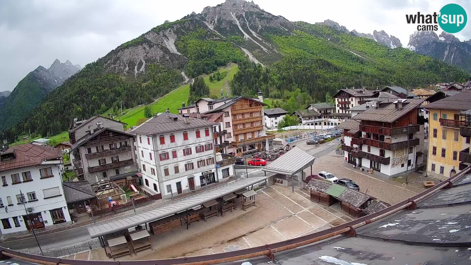 Plaza principal de Forni di Sopra