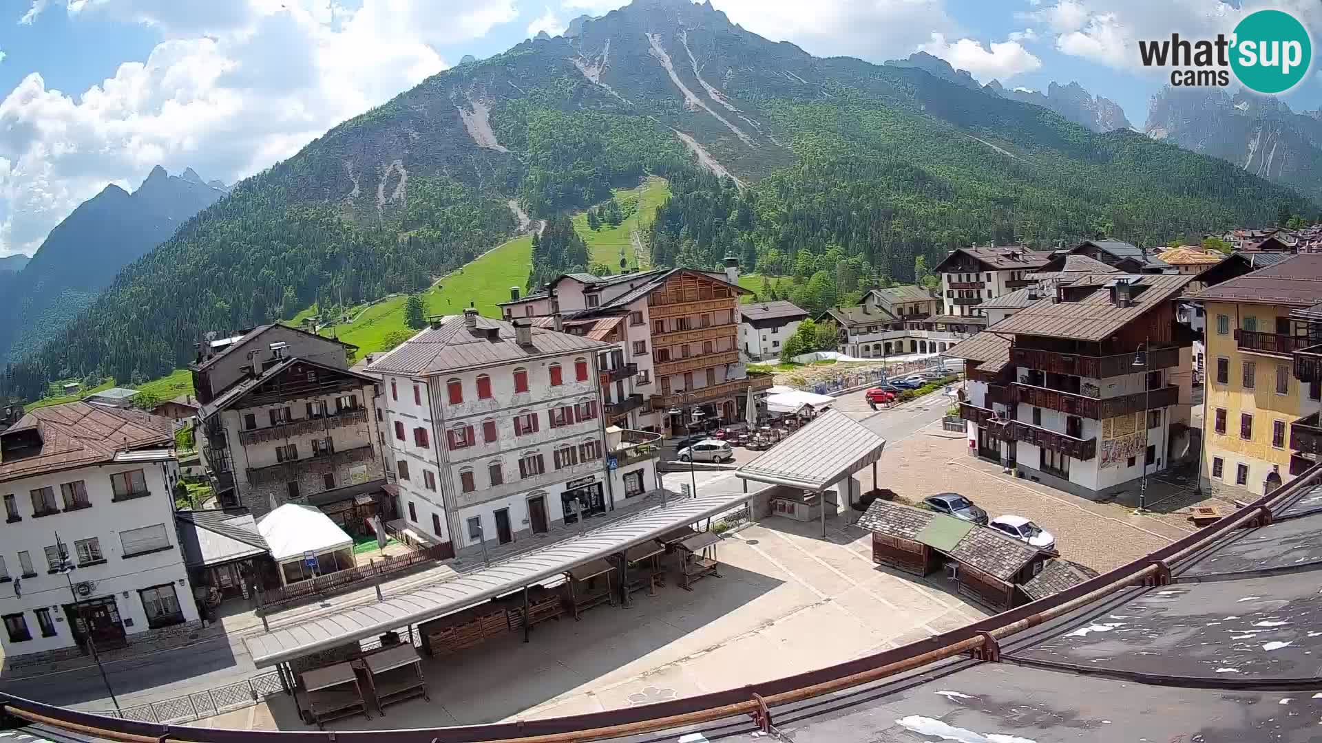 Piazza centrale di Forni di Sopra