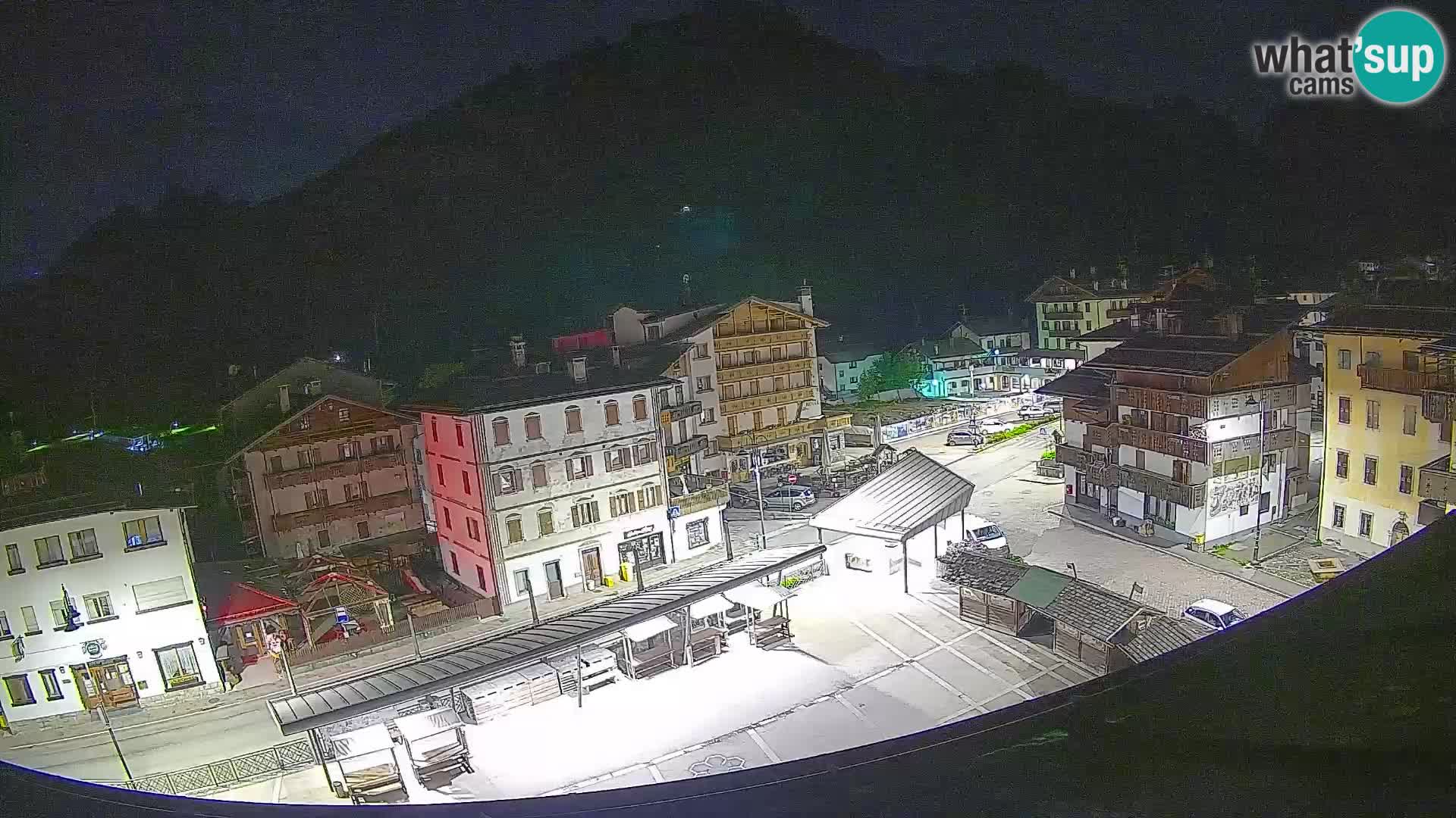 Piazza centrale di Forni di Sopra