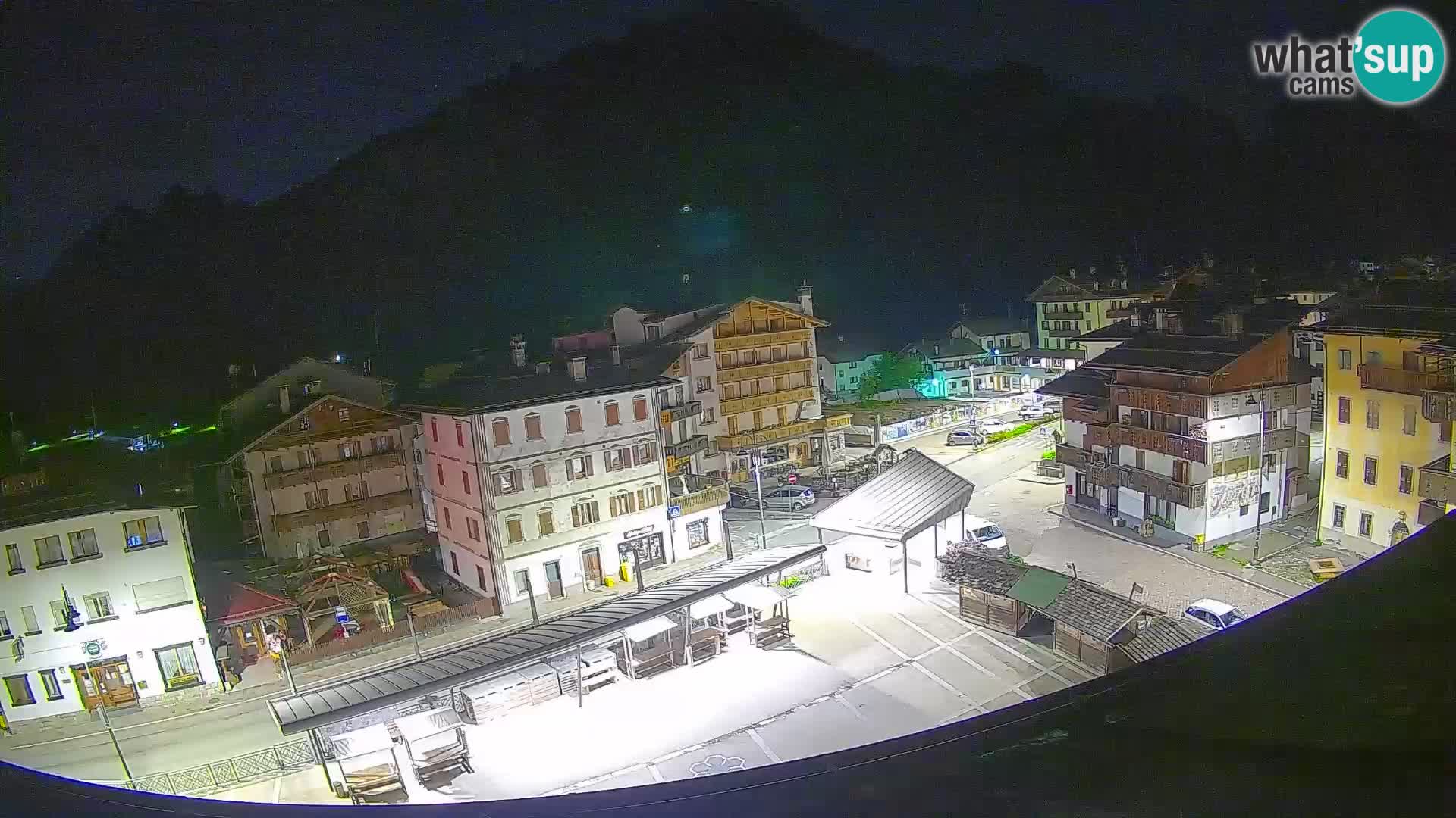 Piazza centrale di Forni di Sopra