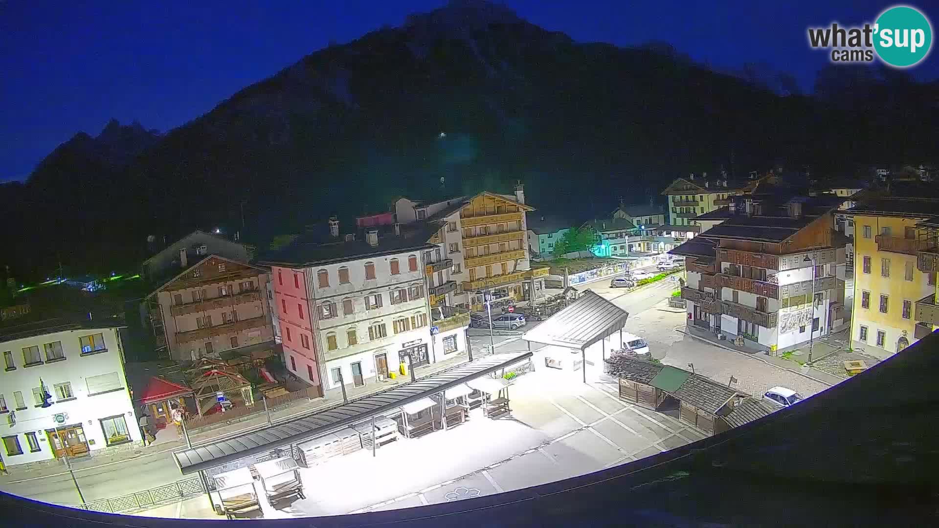 Piazza centrale di Forni di Sopra