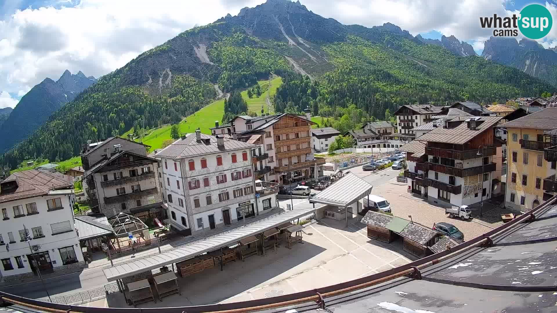Piazza centrale di Forni di Sopra