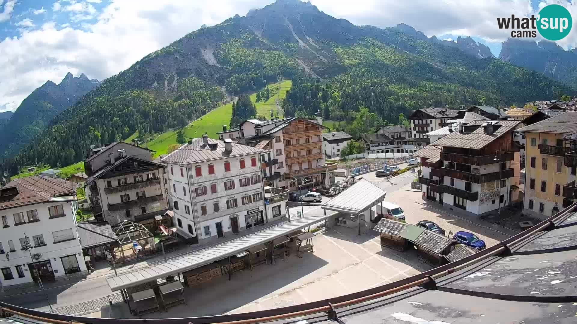 Piazza centrale di Forni di Sopra