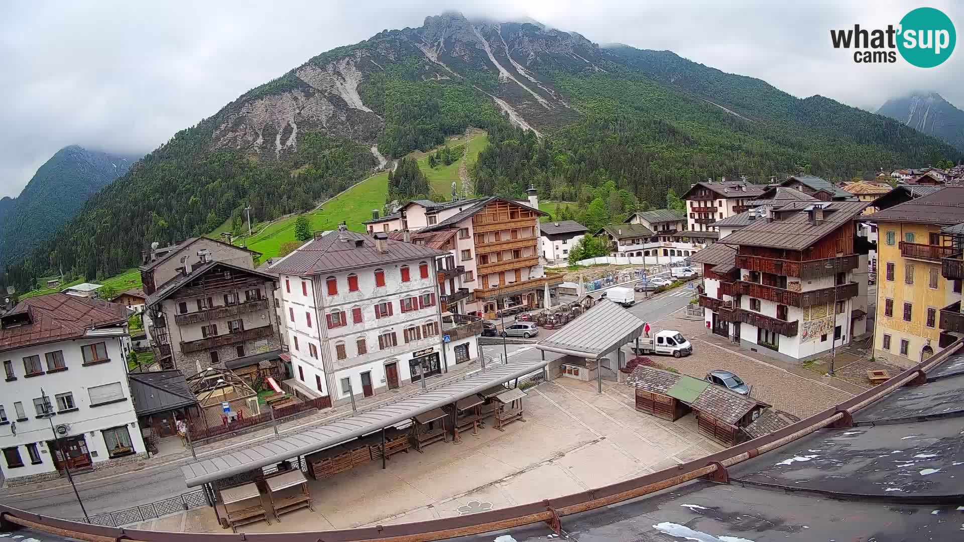Plaza principal de Forni di Sopra