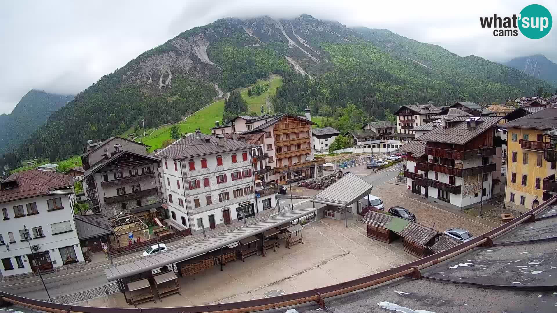 Piazza centrale di Forni di Sopra