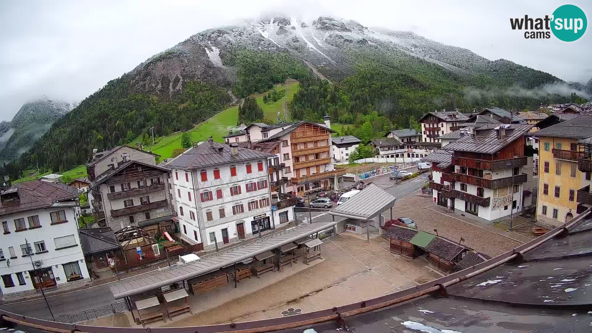 Piazza centrale di Forni di Sopra