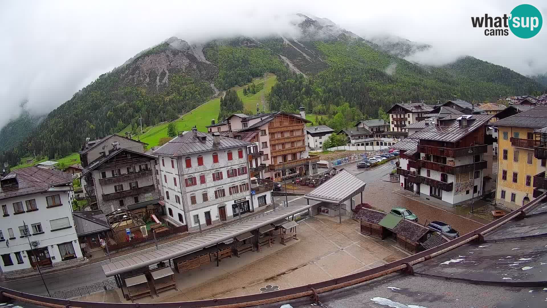 Plaza principal de Forni di Sopra