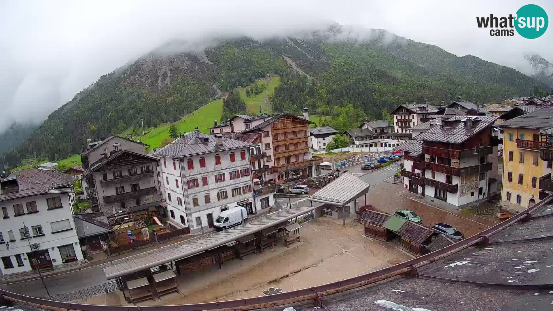 Piazza centrale di Forni di Sopra
