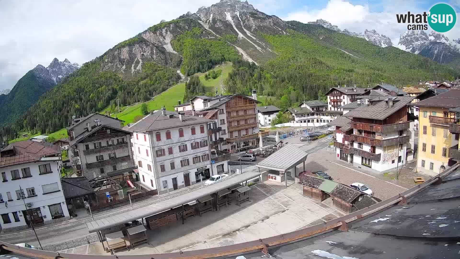 Piazza centrale di Forni di Sopra