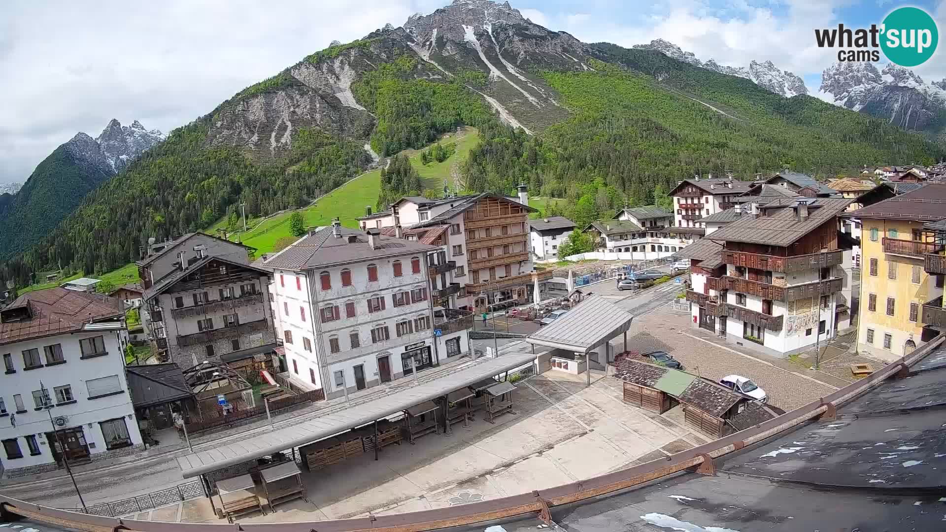 Piazza centrale di Forni di Sopra