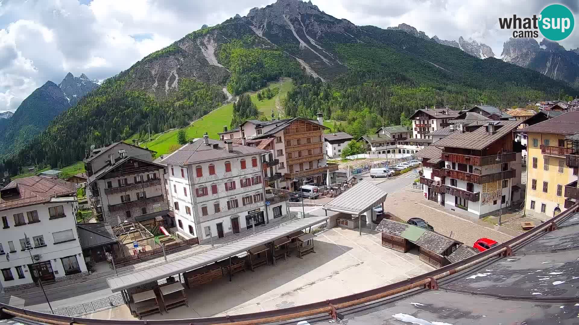 Plaza principal de Forni di Sopra