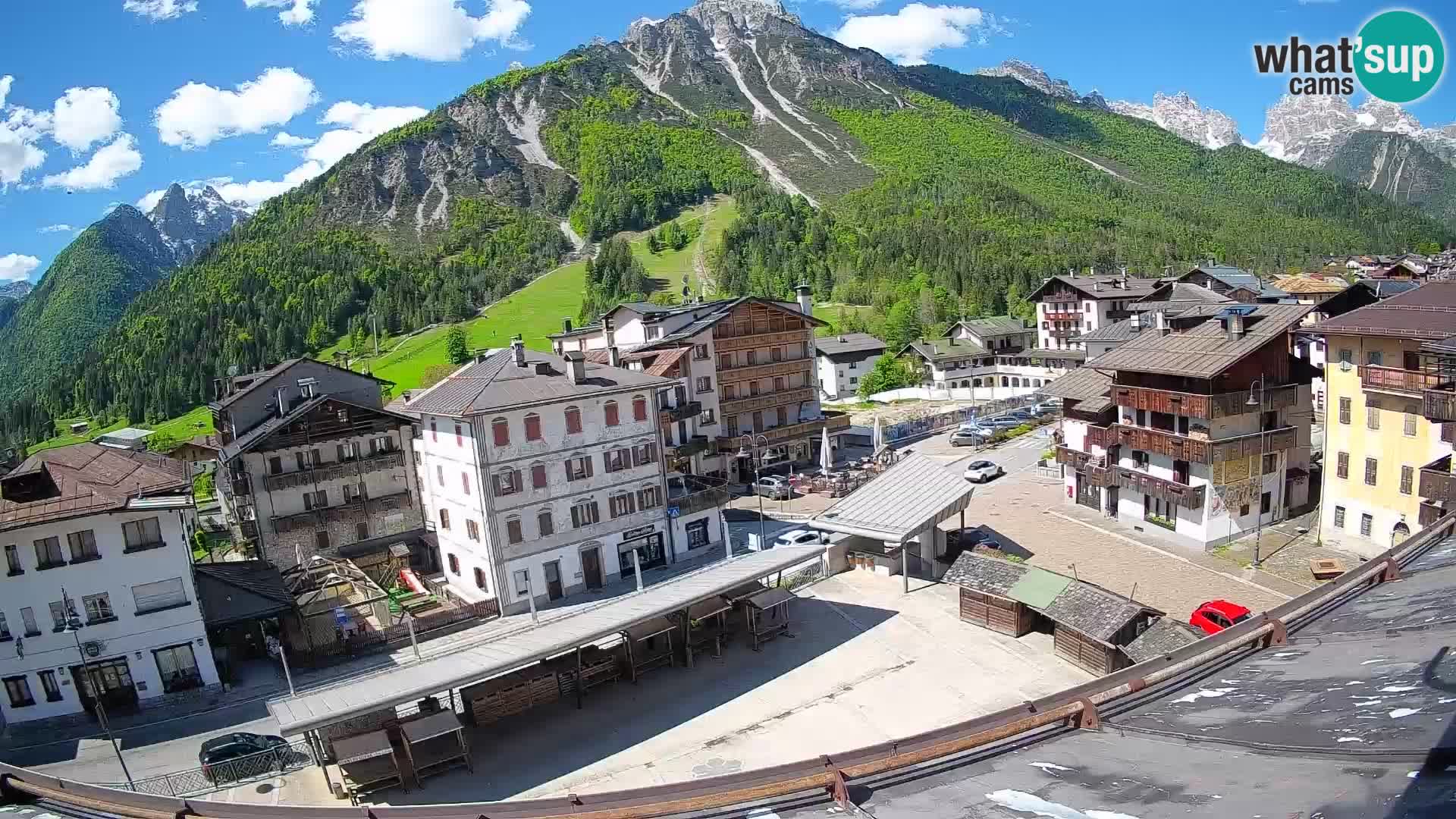 Piazza centrale di Forni di Sopra