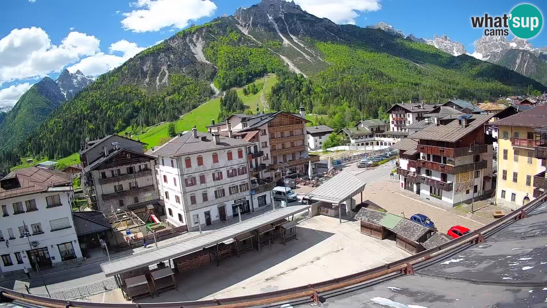 Piazza centrale di Forni di Sopra