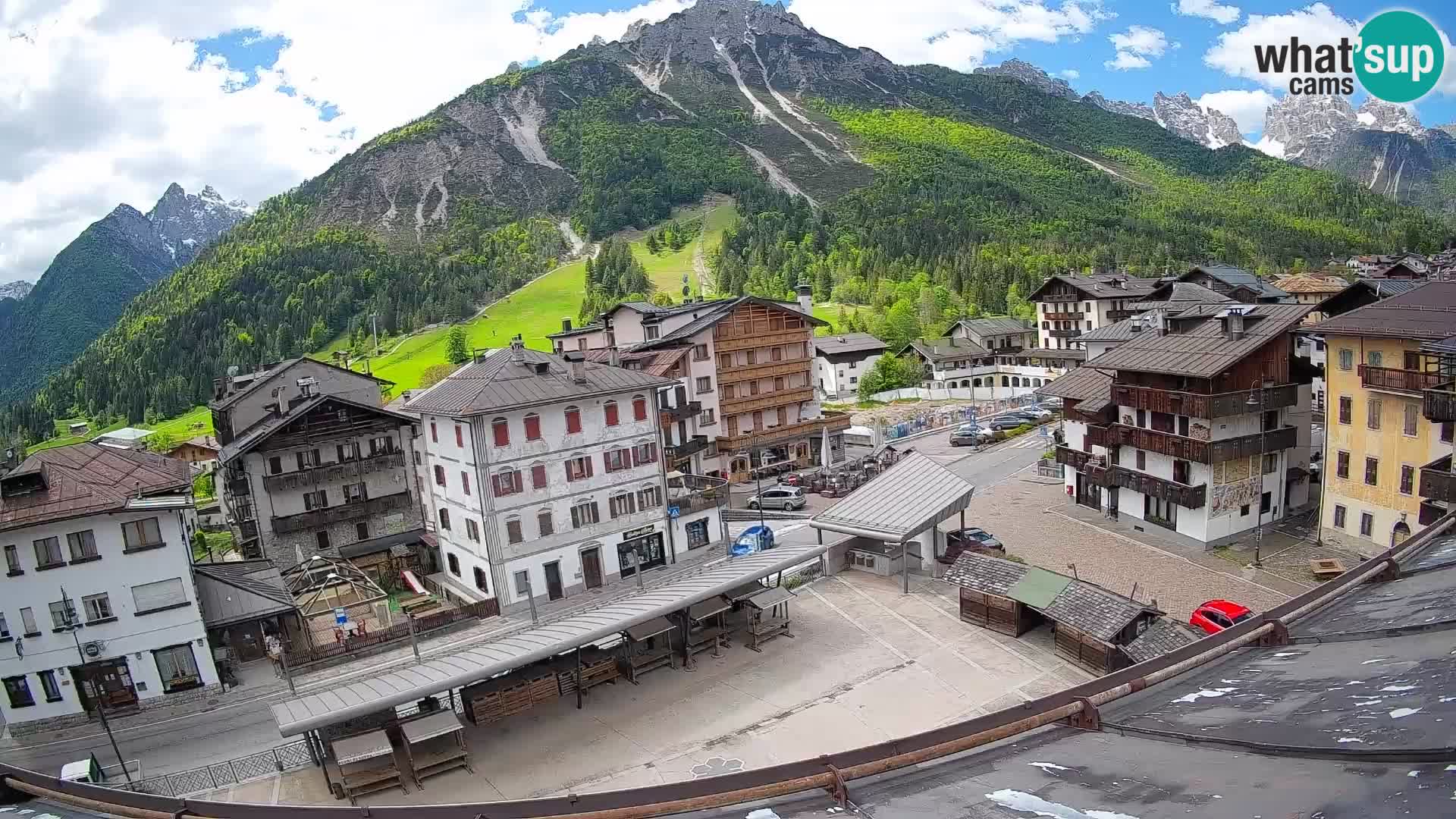 Piazza centrale di Forni di Sopra