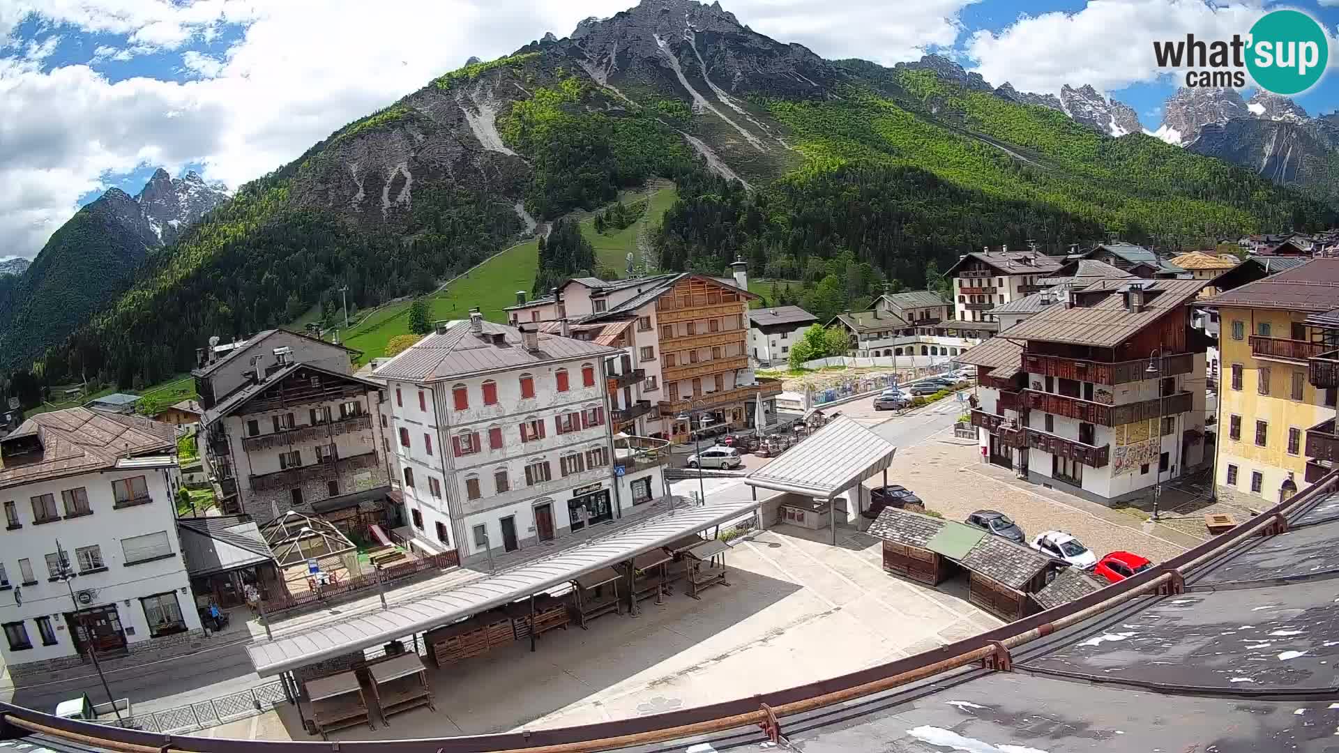 Piazza centrale di Forni di Sopra