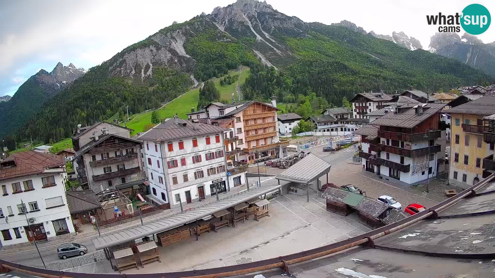 Plaza principal de Forni di Sopra