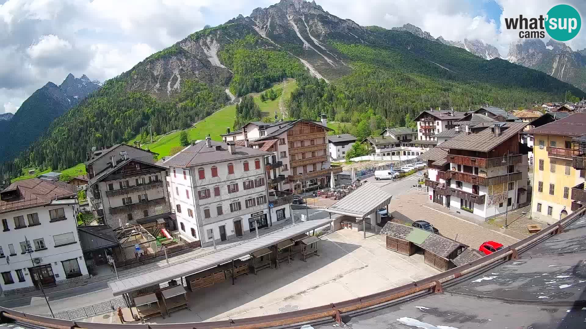 Piazza centrale di Forni di Sopra
