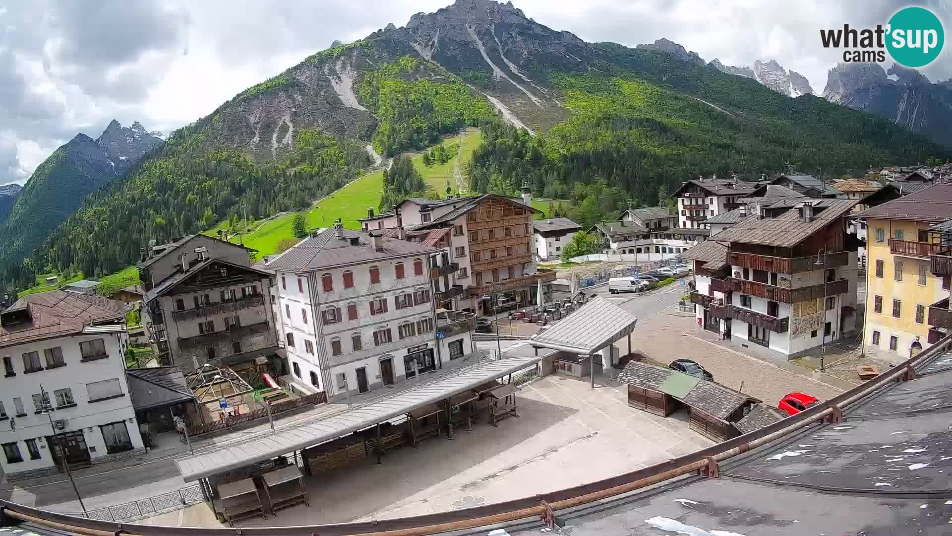Piazza centrale di Forni di Sopra