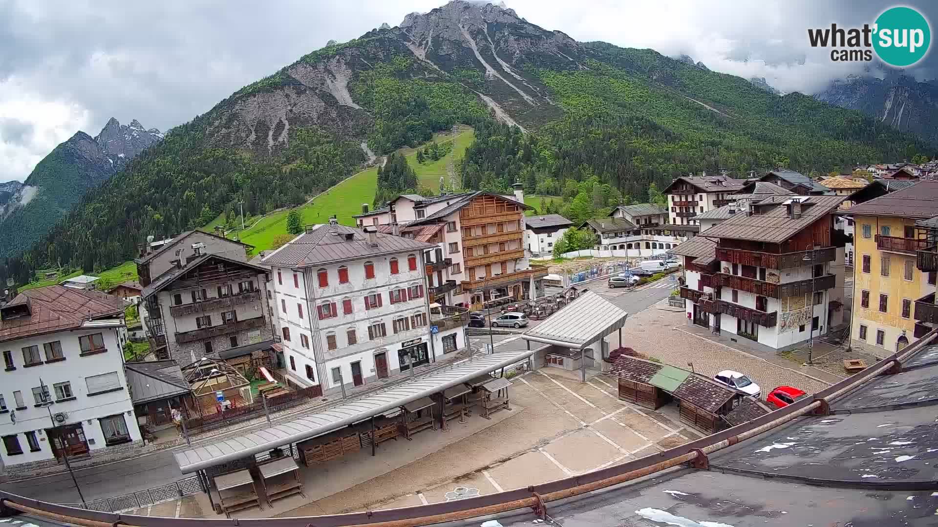Piazza centrale di Forni di Sopra