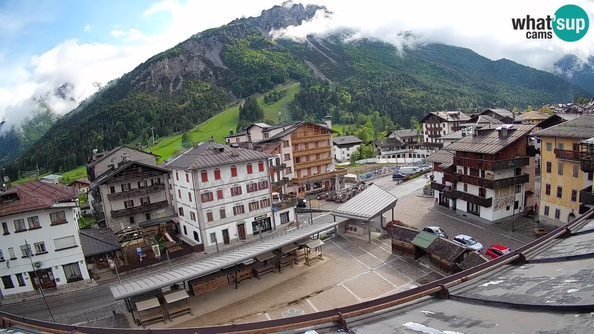 Piazza centrale di Forni di Sopra