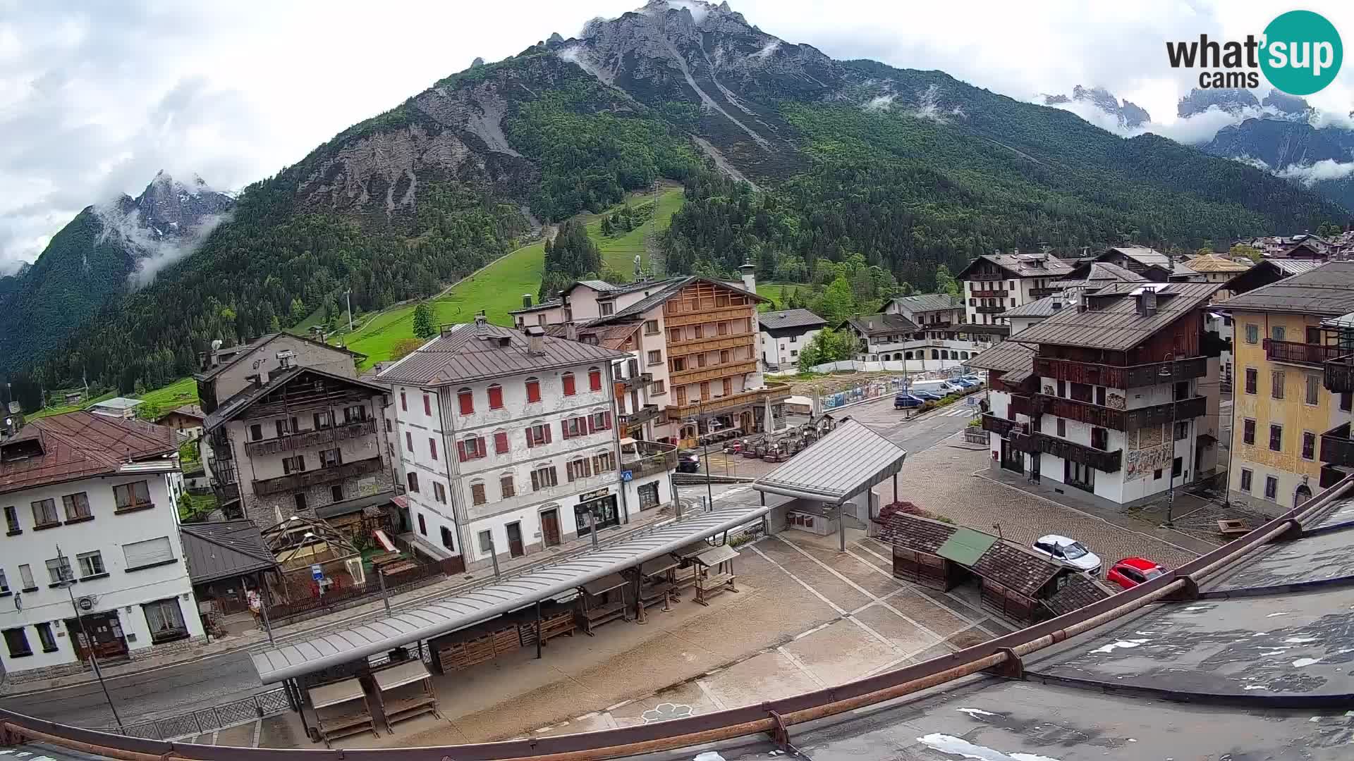Plaza principal de Forni di Sopra