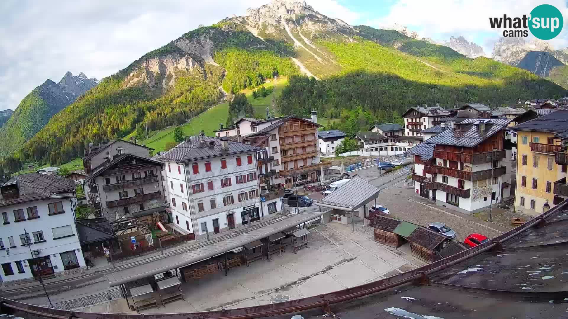 Plaza principal de Forni di Sopra