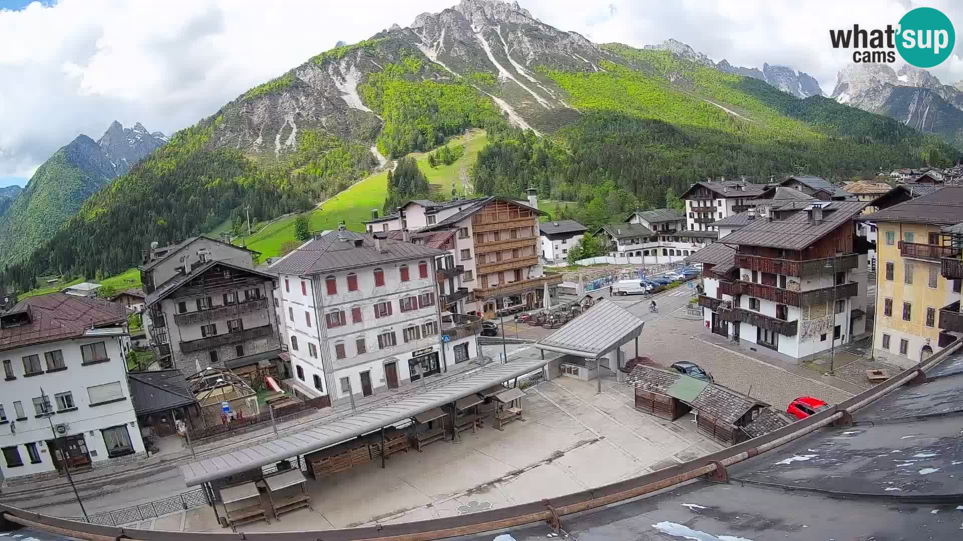 Piazza centrale di Forni di Sopra