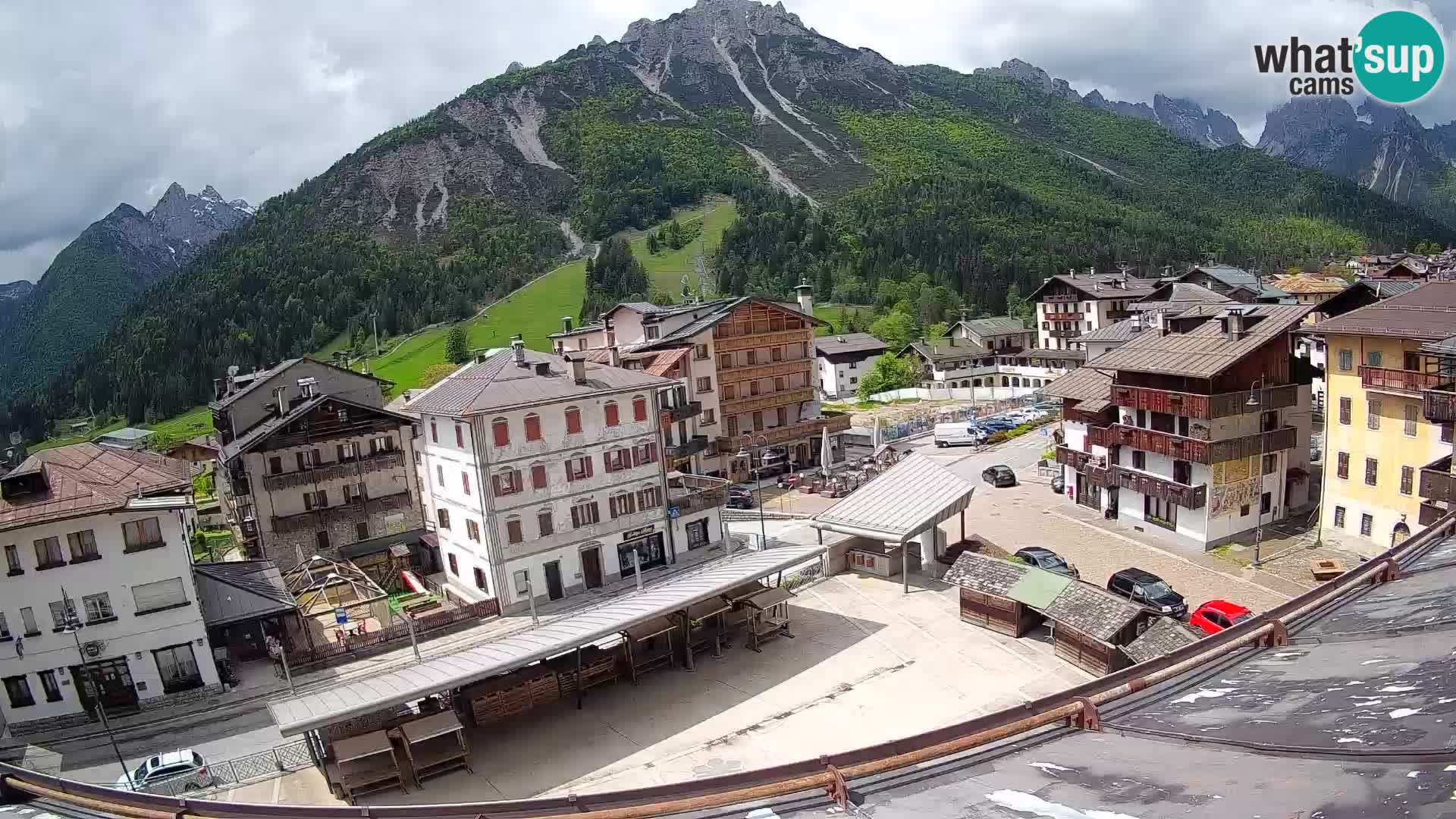 Plaza principal de Forni di Sopra