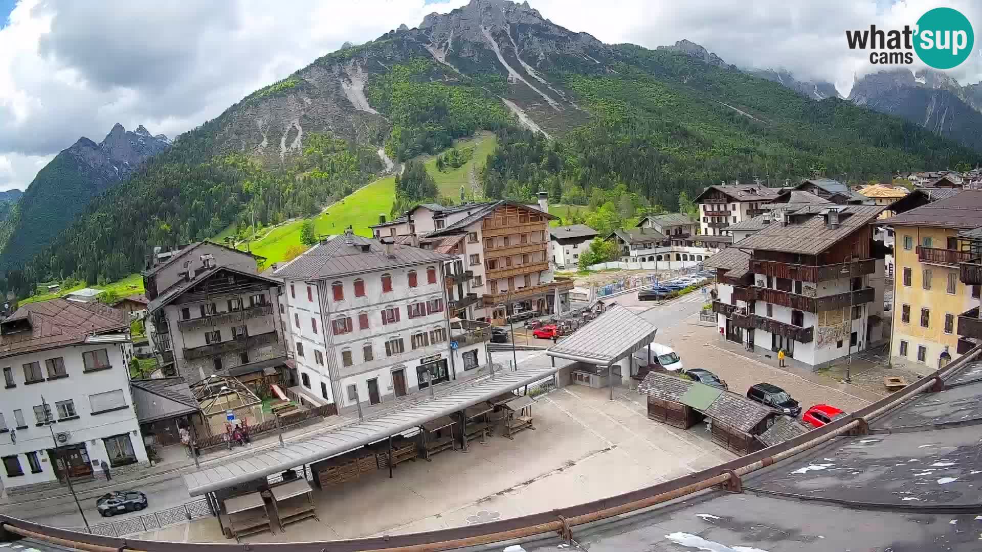 Plaza principal de Forni di Sopra
