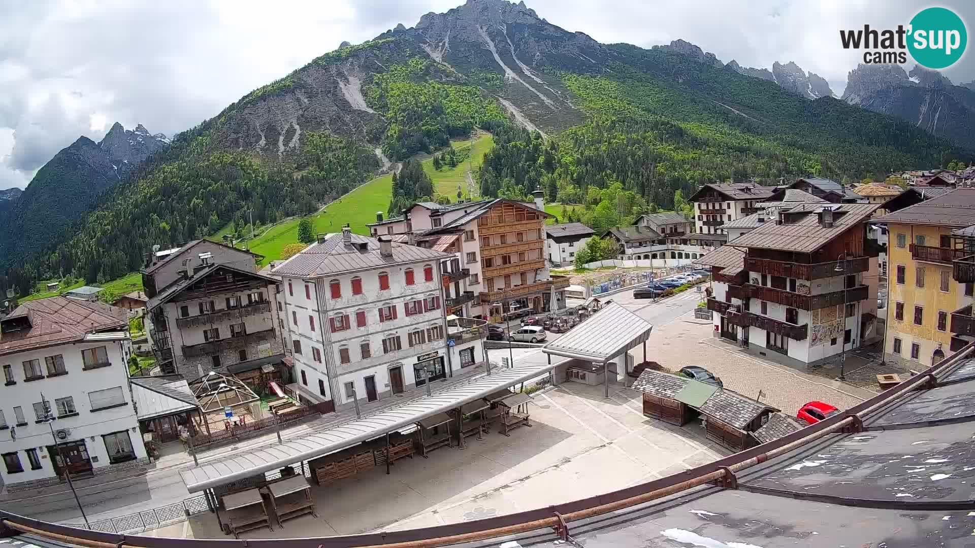 Piazza centrale di Forni di Sopra