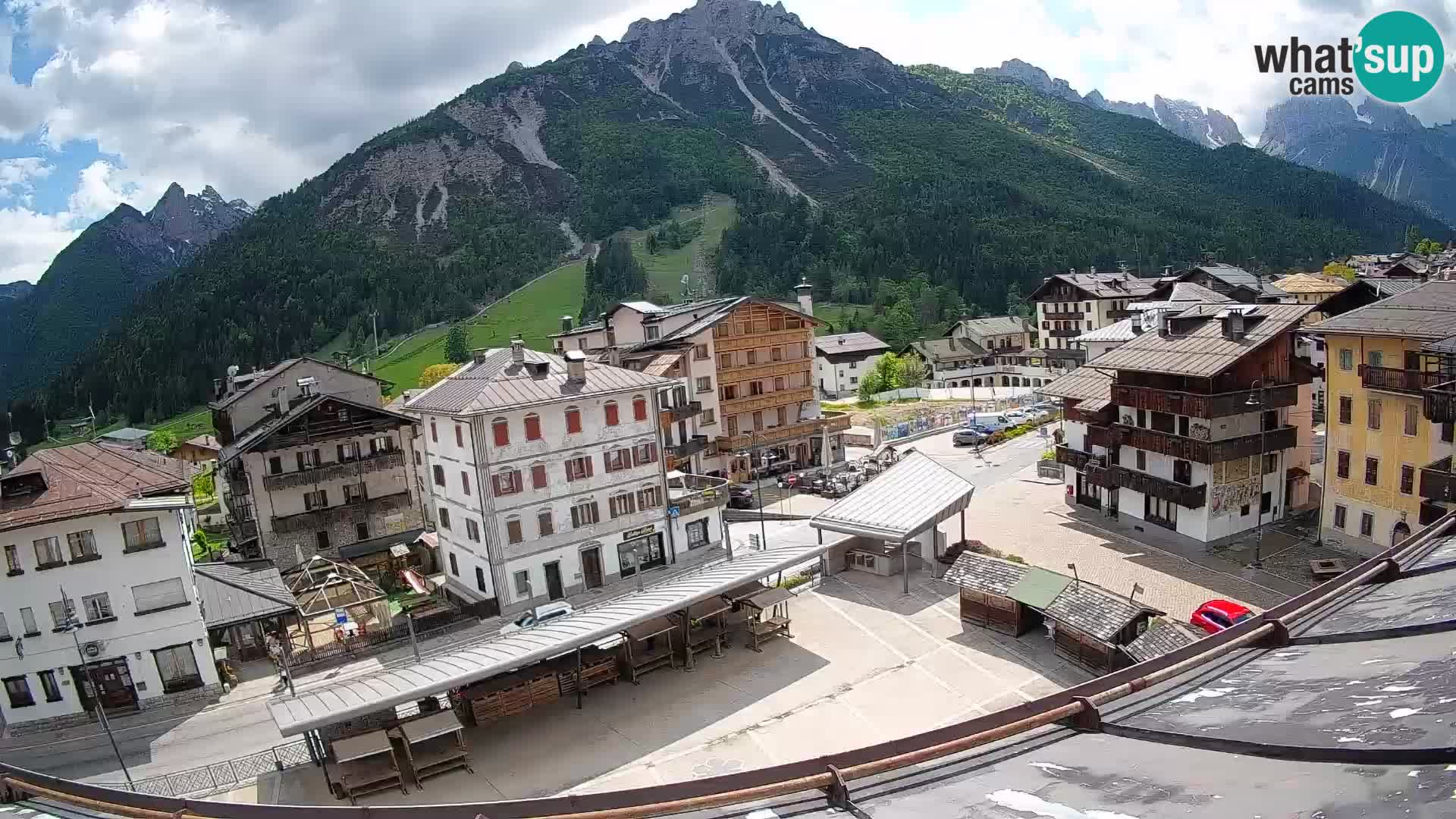 Piazza centrale di Forni di Sopra