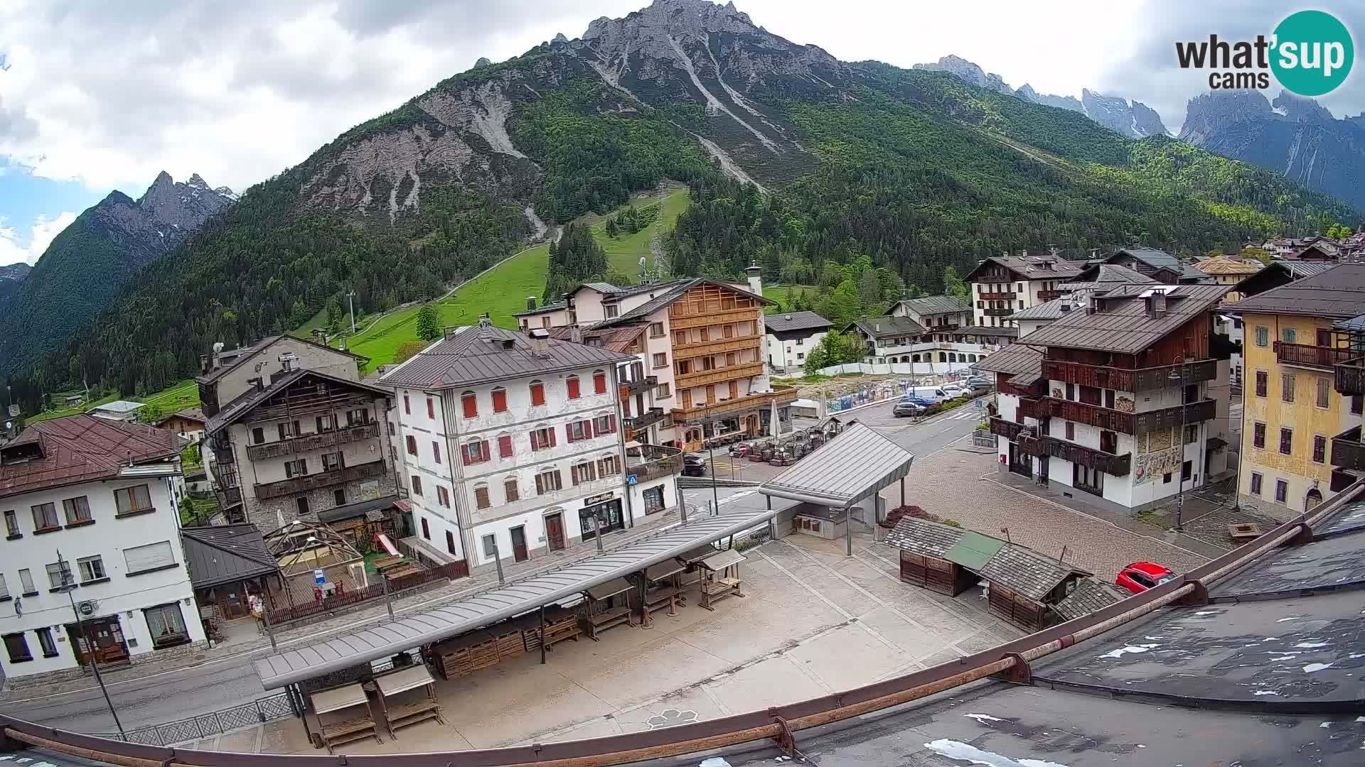Piazza centrale di Forni di Sopra