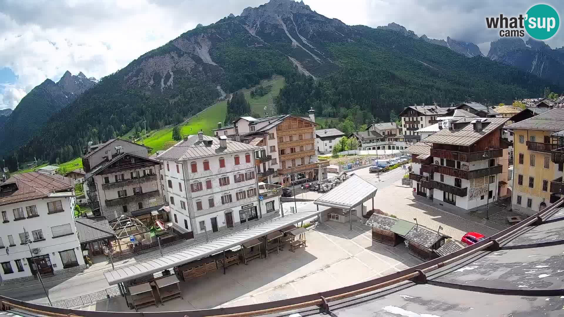 Piazza centrale di Forni di Sopra