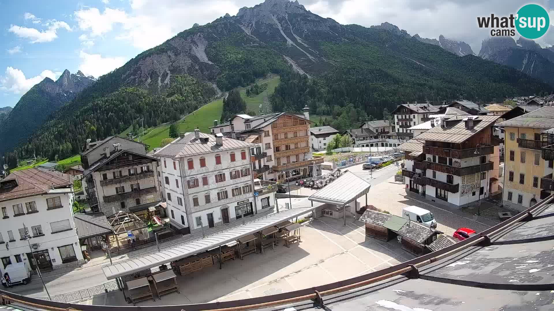 Plaza principal de Forni di Sopra