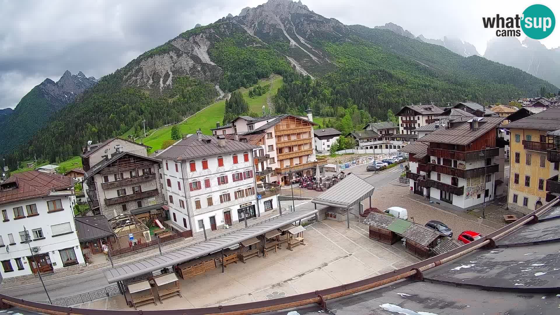 Plaza principal de Forni di Sopra