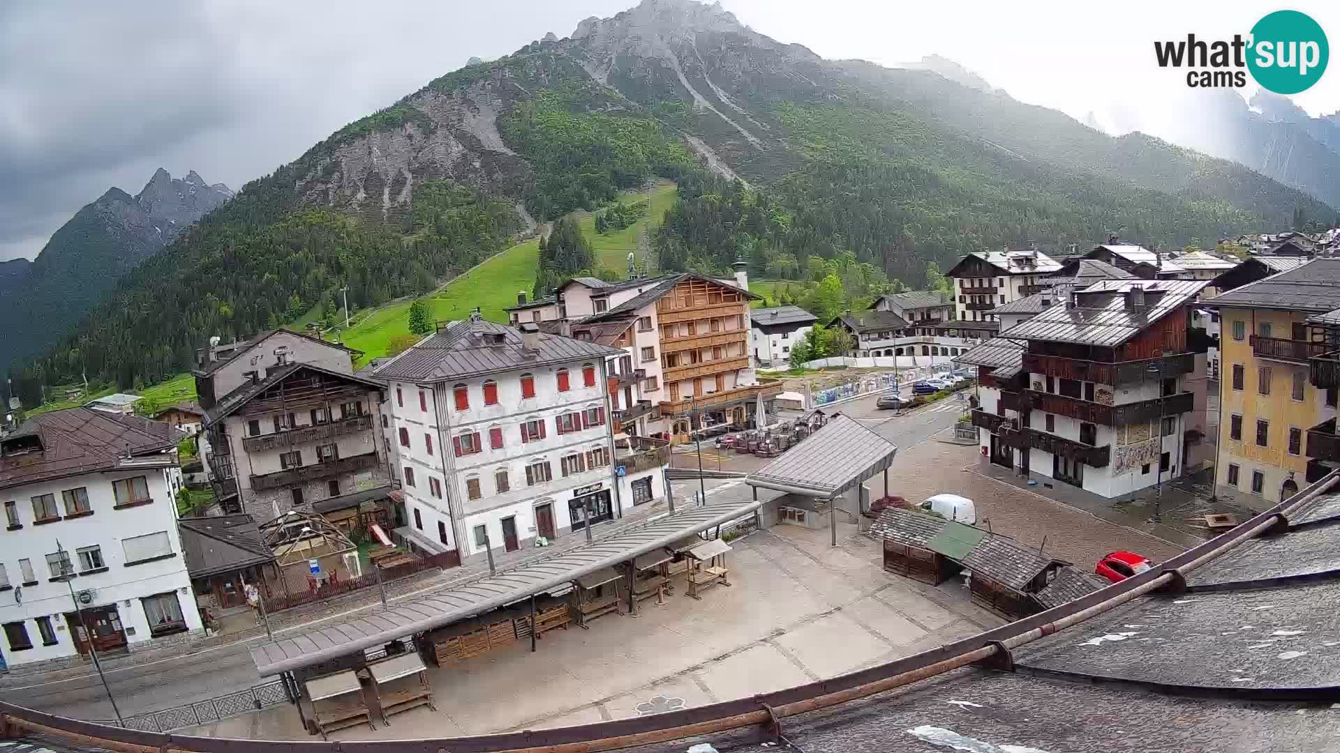 Plaza principal de Forni di Sopra