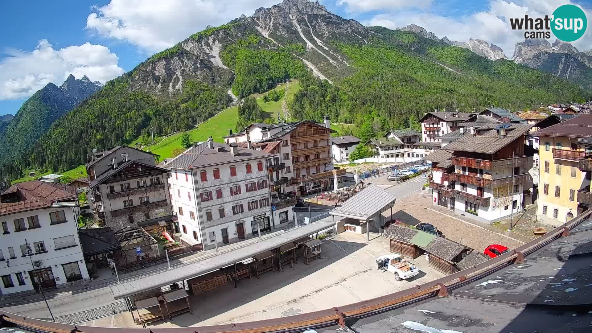 Piazza centrale di Forni di Sopra
