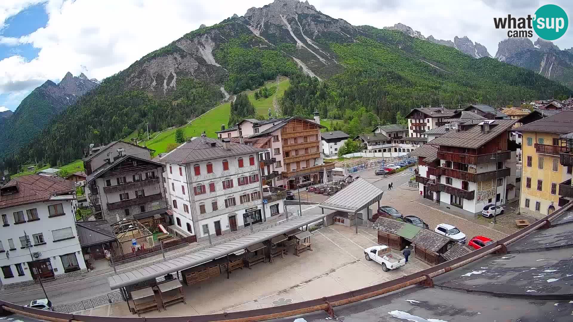 Piazza centrale di Forni di Sopra