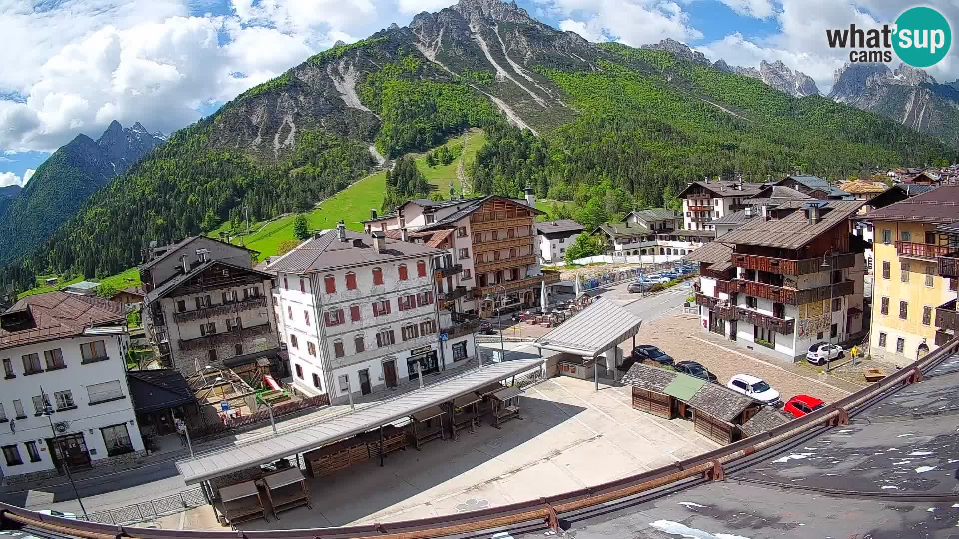 Plaza principal de Forni di Sopra