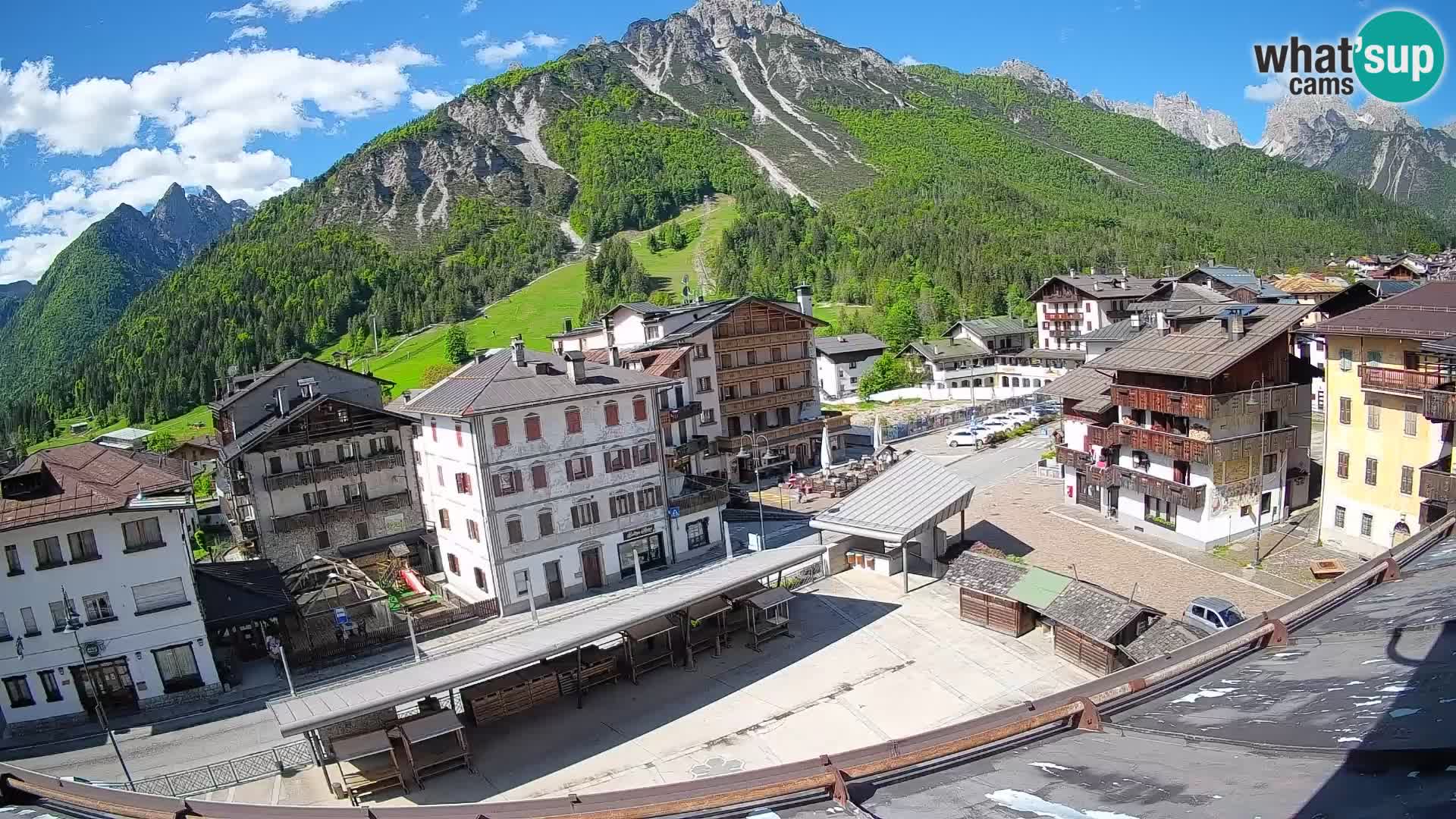 Plaza principal de Forni di Sopra