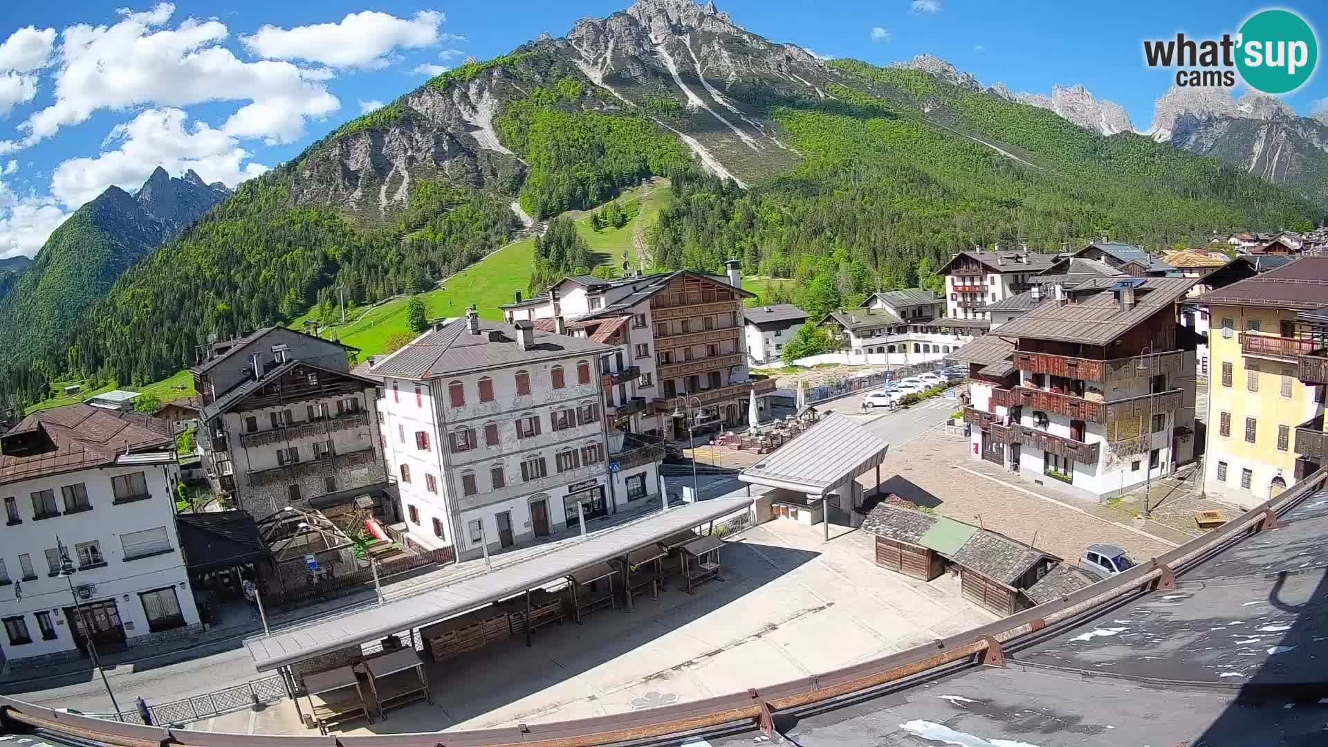 Plaza principal de Forni di Sopra