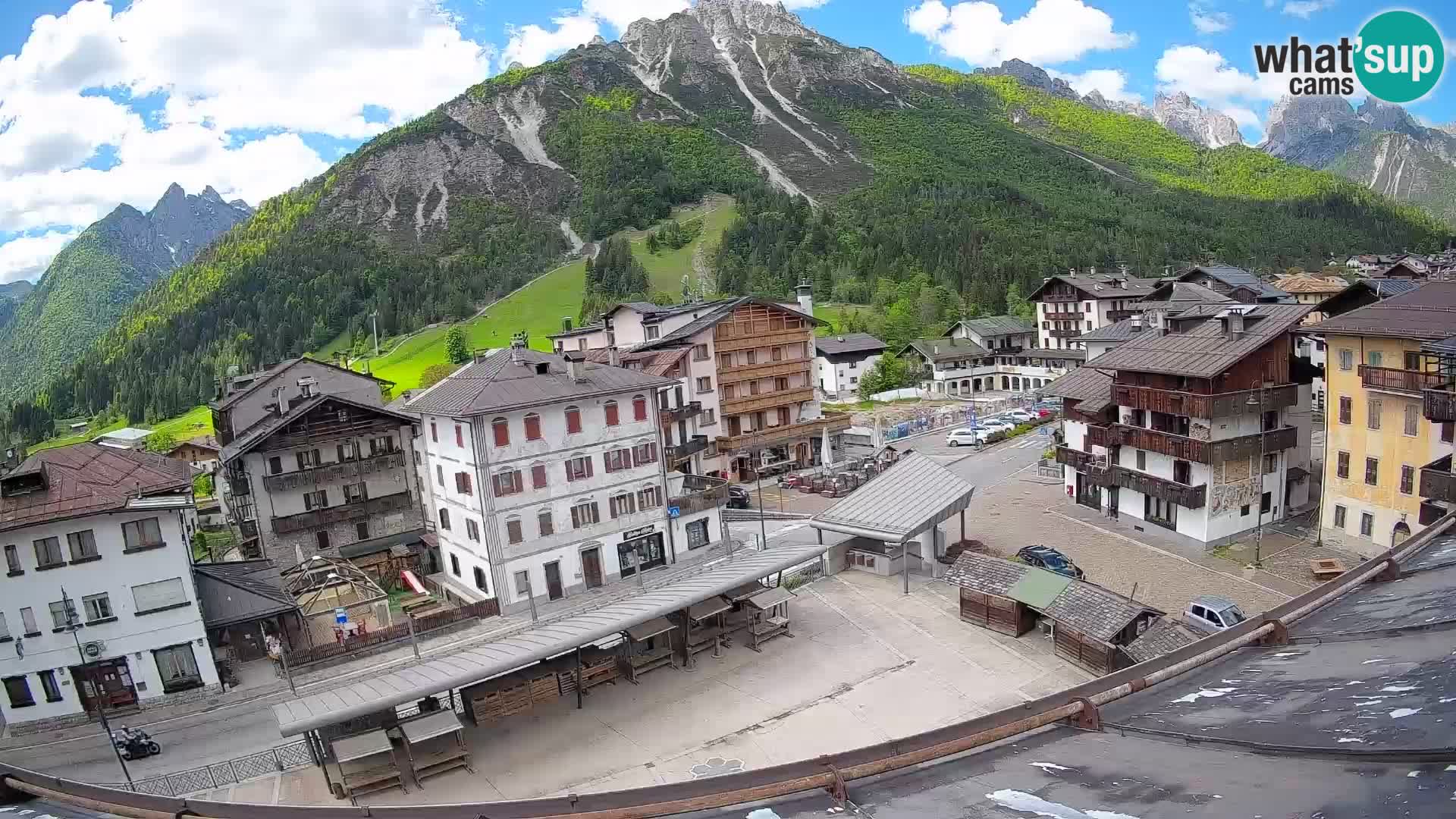 Piazza centrale di Forni di Sopra