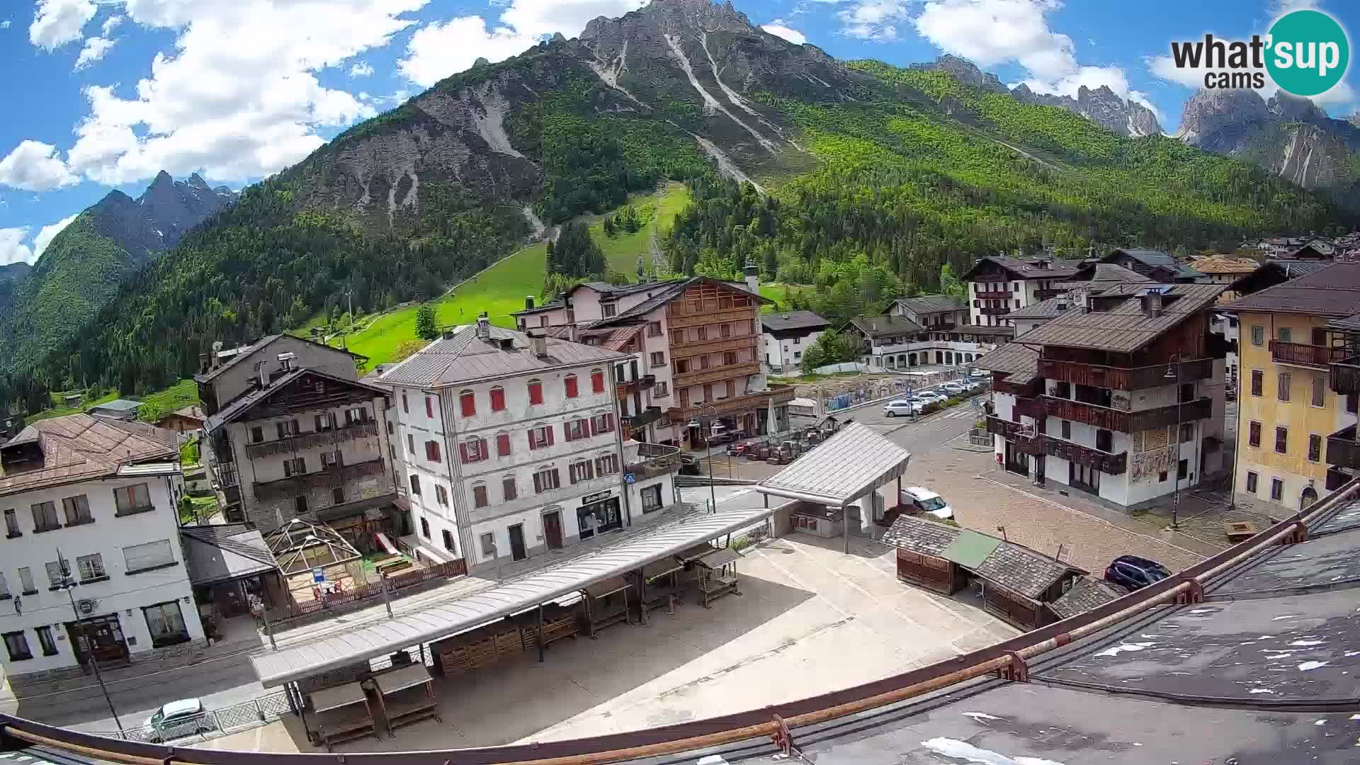 Piazza centrale di Forni di Sopra