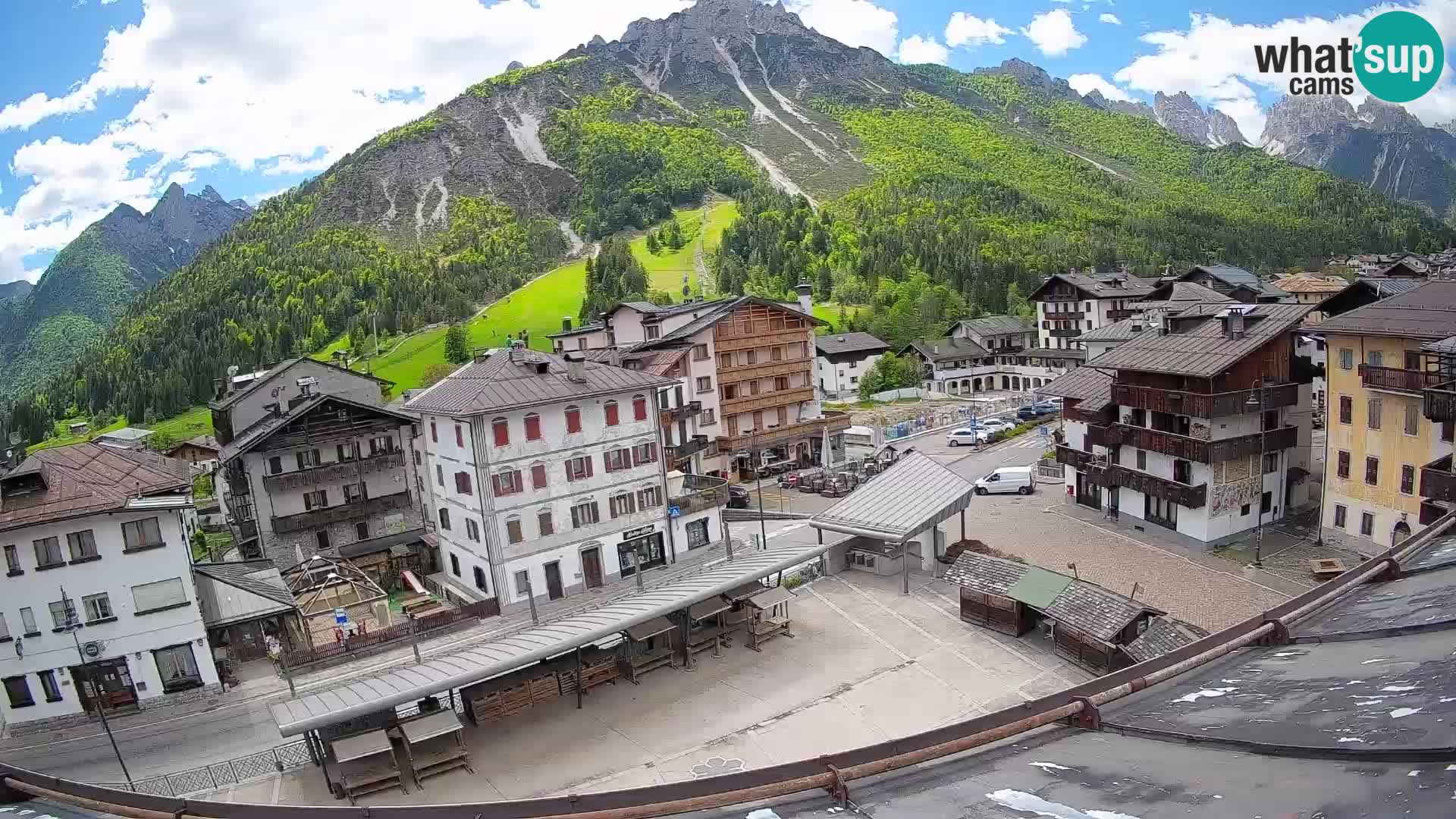 Plaza principal de Forni di Sopra