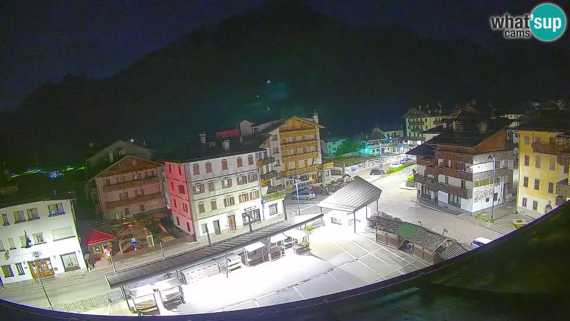 Piazza centrale di Forni di Sopra