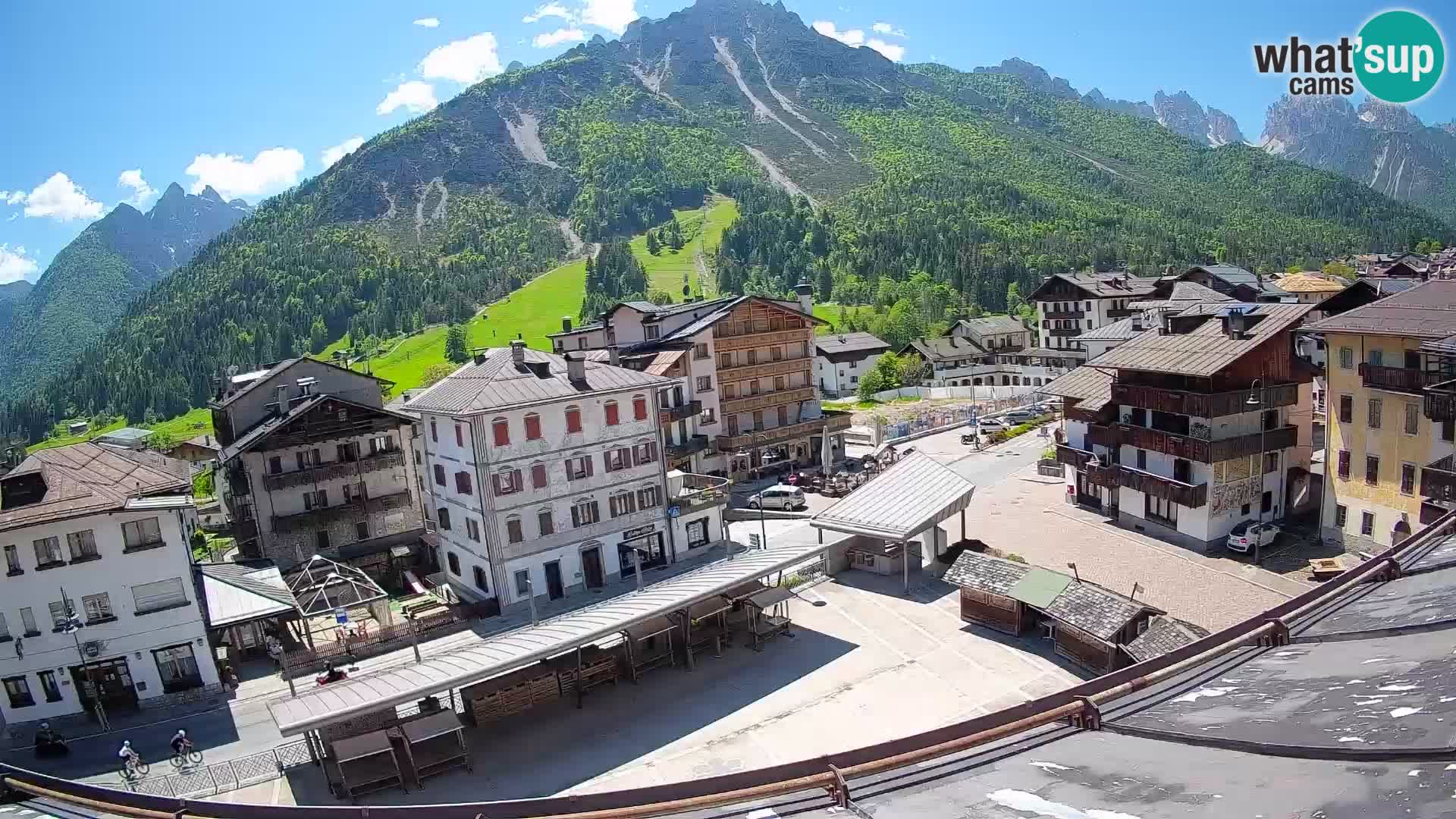 Plaza principal de Forni di Sopra