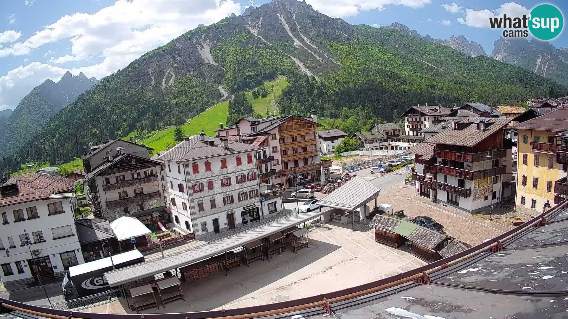 Piazza centrale di Forni di Sopra