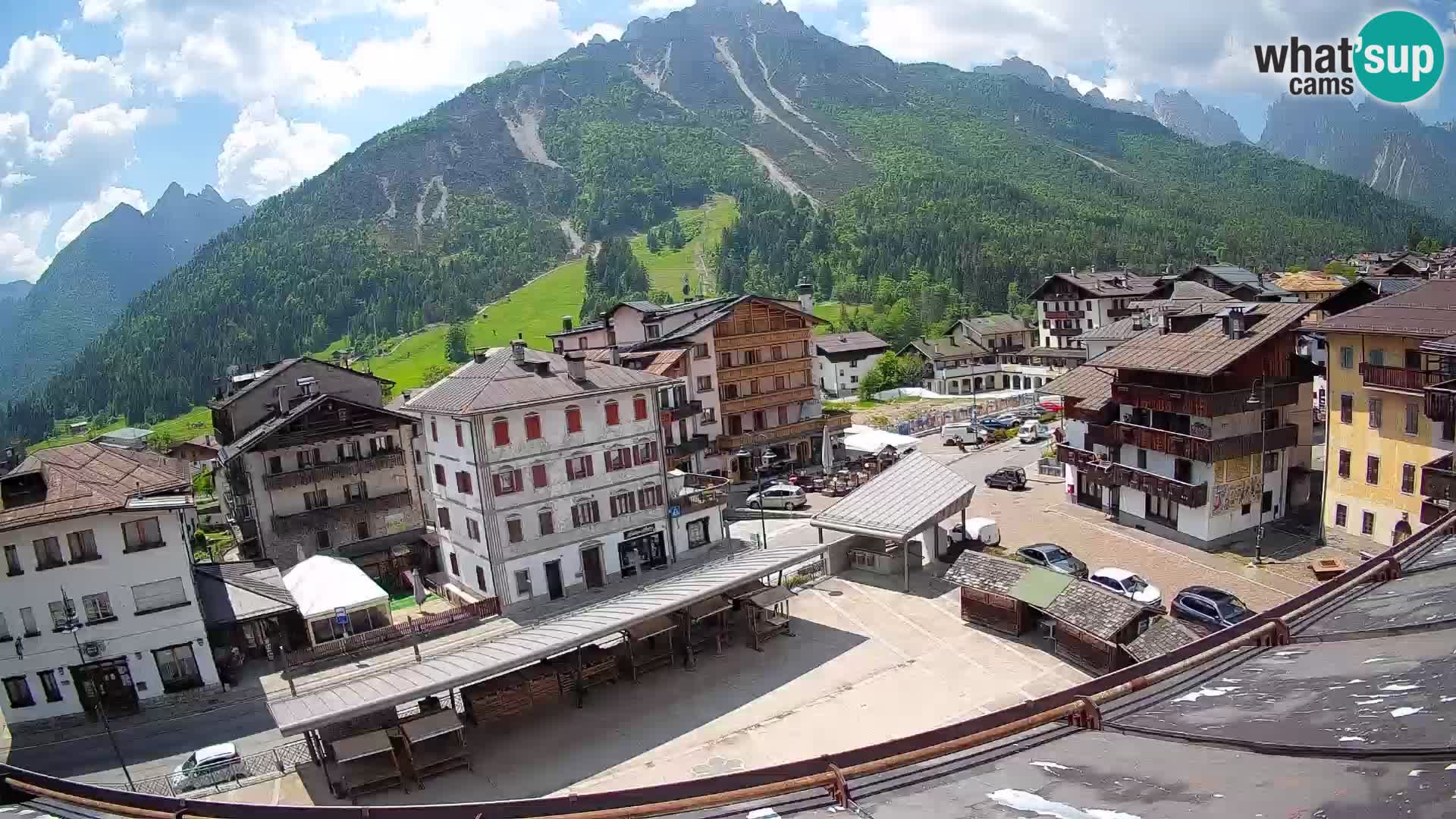 Piazza centrale di Forni di Sopra