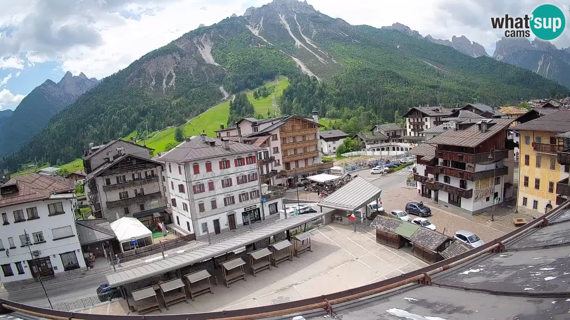 Piazza centrale di Forni di Sopra
